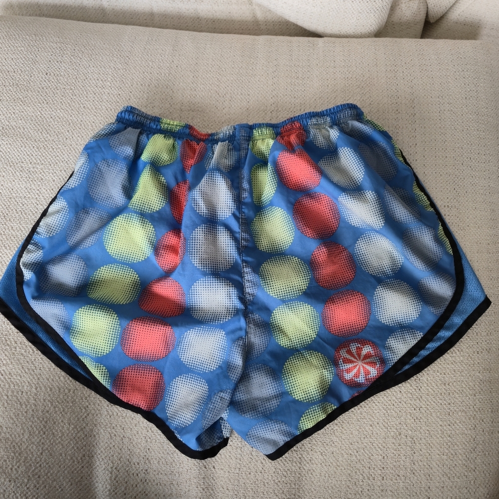 Women Nike Dri Fit Tempo Running Shorts M Yoga Hike Walk Workout Pilates Ball - Picture 5 of 6